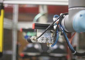 Cobots-Integration-in-Plastic-and-Polymer-Production Cobots-Integration-in-Plastic-and-Polymer-Production